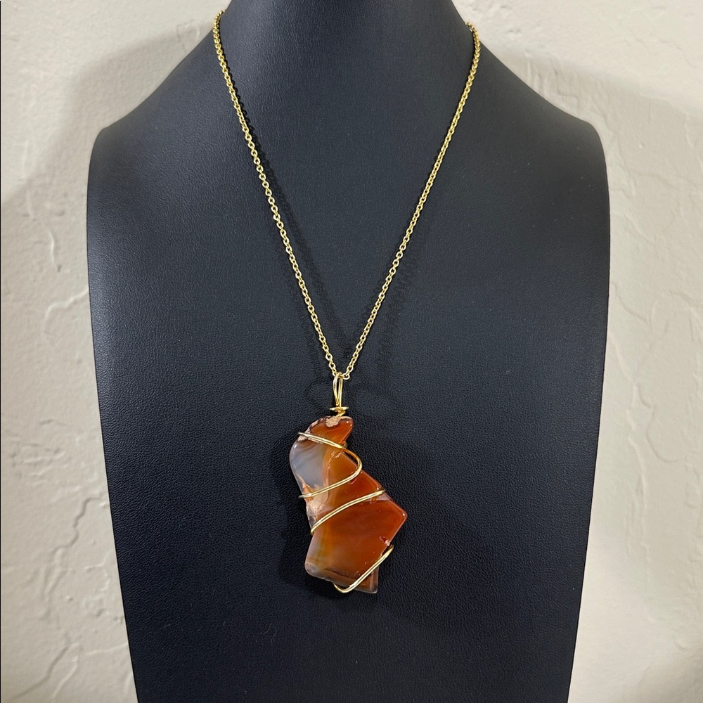 Carnelian Stone Gold Tone Wire Wrapped Pendant 18KGP Chain Vintage Necklace